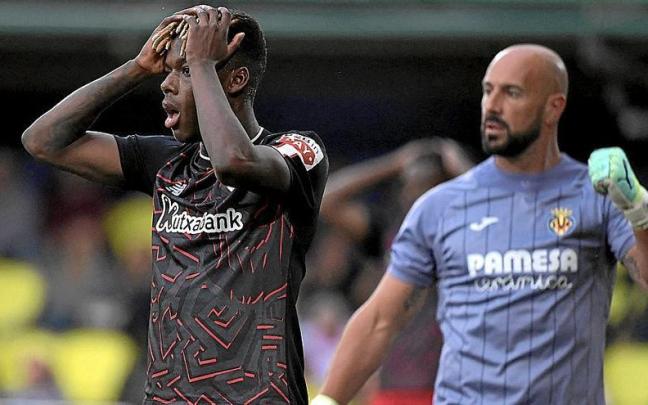 Nico Williams se lamenta de una ocasión fallida ante el Villarreal.