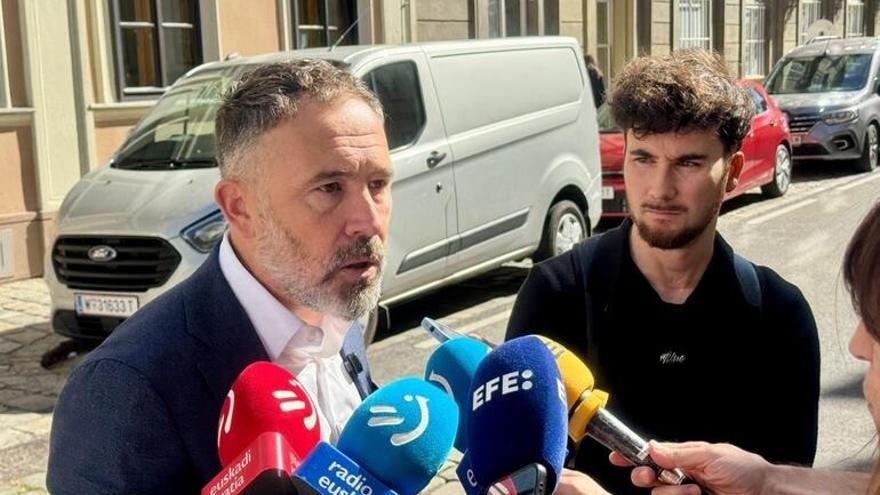 El consejero de Vivienda y Agenda Urbana, Denis Itxaso, durante su visita a Viena