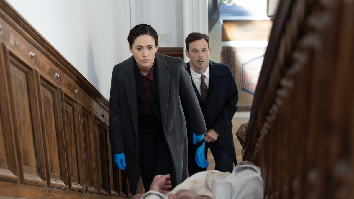 Emmy Rossum encarna a la agente del FBI Alice Black.