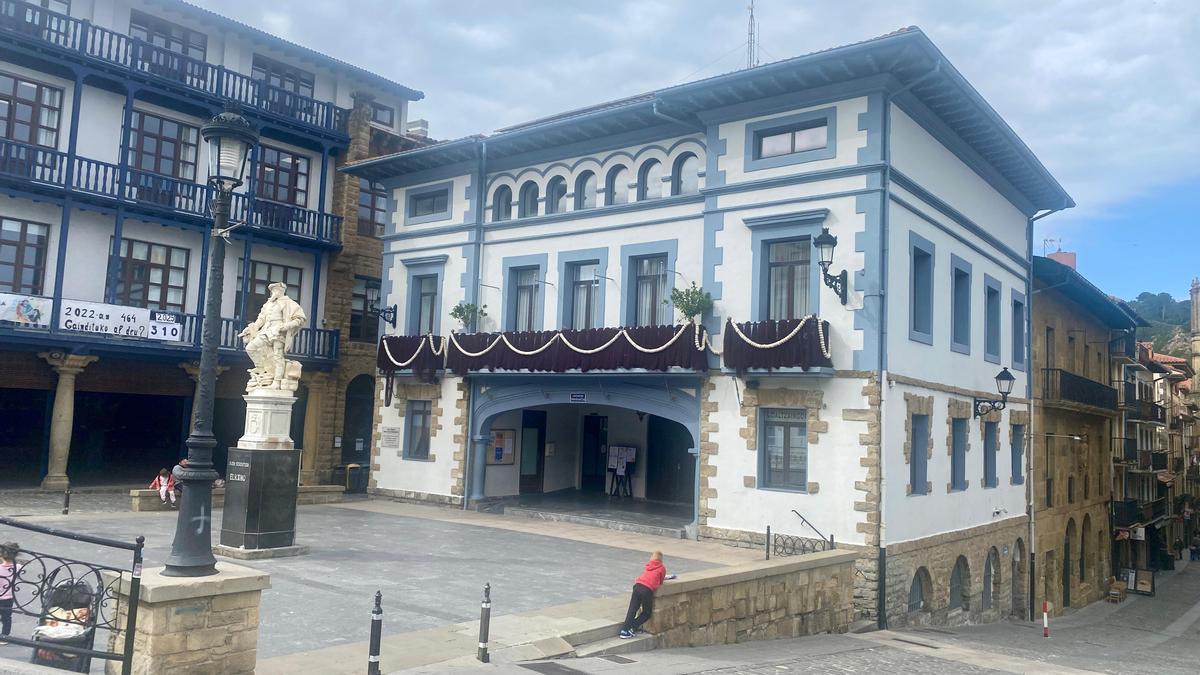 Exterior del ayuntamiento de Getaria.