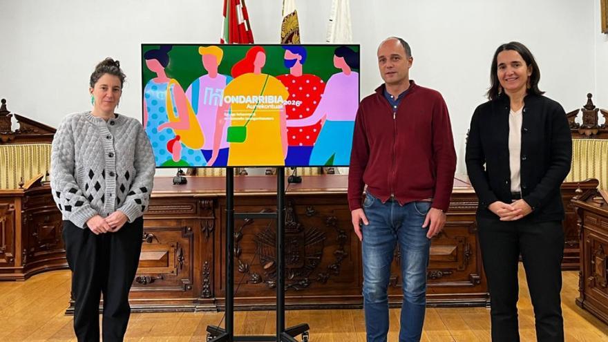 Estitxu Urtizberea, Igor Enparan y Garoa Lekuona, en la presentación de los presupuestos.