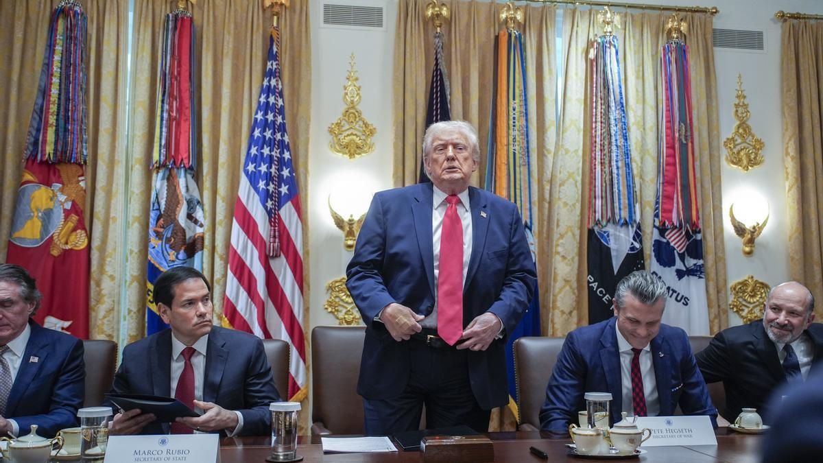 El presidente de Estados Unidos, Donald Trump, junto a su gabinete