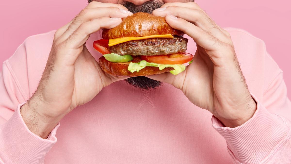 Imagen de recurso de una persona comiendo.