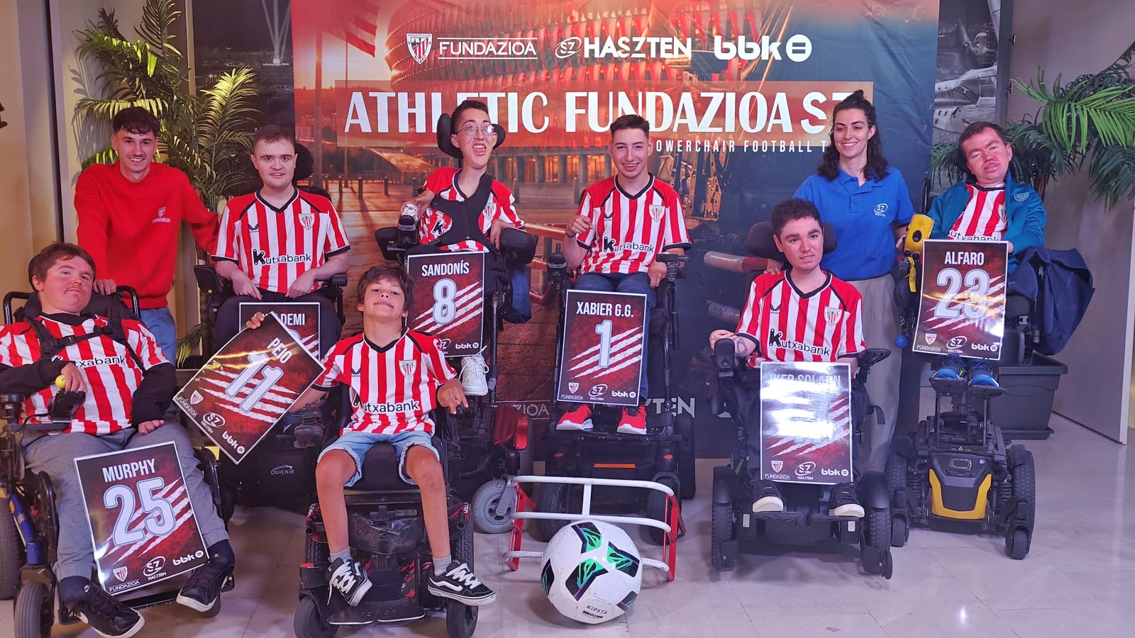 El primer equipo de Powerchair Football del territorio, iniciativa impulsada por la Asociación Haszten, BBK y la Fundación Athletic Club