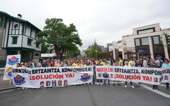 Imagen de la pancarta utilizada por los sindicatos de la Ertzaintza en sus movilizaciones con la imagen de cargos mujeres del Departamento de Seguridad. Imagen de la pancarta utilizada por los sindicatos de la Ertzaintza en sus movilizaciones con la imagen de cargos mujeres del Departamento de Seguridad.