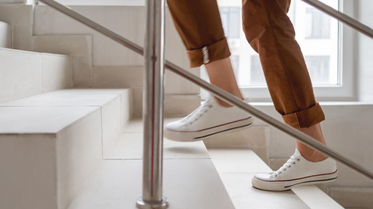Todo movimiento cuenta: subir escaleras, caminar en lugar de ir en coche...