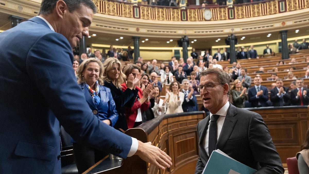 El presidente del Gobierno español, Pedro Sánchez, y el líder del PP, Alberto Núñez Feijóo.