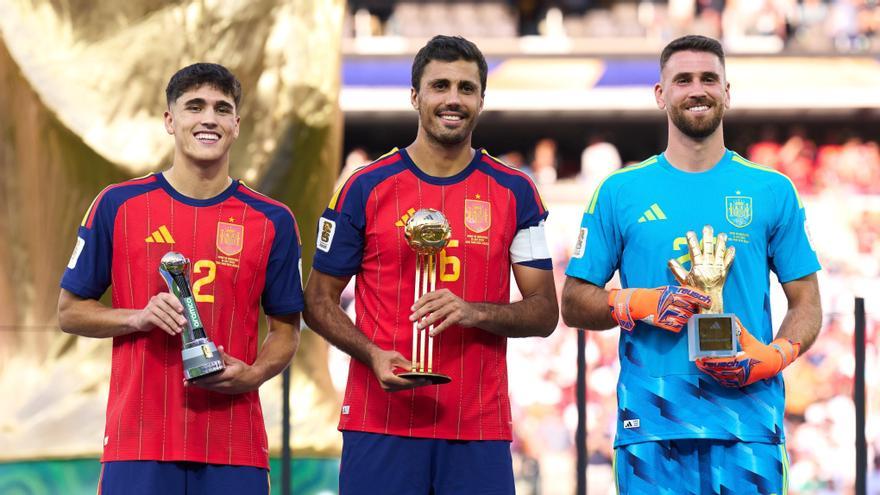 Rodri ganó el Balón de Oro como mejor jugador del torneo, Unai Simón se llevó el Guante de Oro al mejor portero y Pau Cubarsí obtuvo el premio al Mejor Jugador Joven.