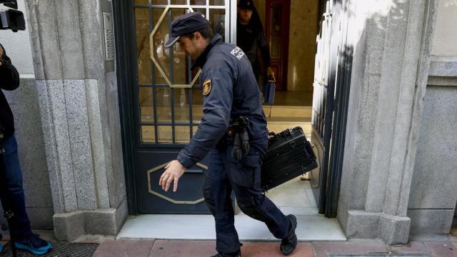 La UDEF registra el despacho de Zapatero en junto a la sede del PSOE en Ferraz