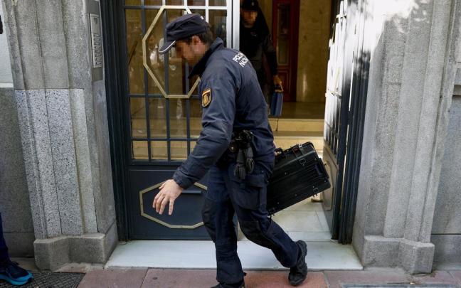 La UDEF registra el despacho de Zapatero en junto a la sede del PSOE en Ferraz