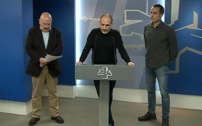 El texto, leído por Iñigo Iturrate (PNV), Gustavo Angulo (E-podemos-IU) y Julen Arzuaga (EH Bildu), recuerda que Zabalza "fue reconocido oficialmente a través de la Ley 12/2016 como víctima de motivación política'.