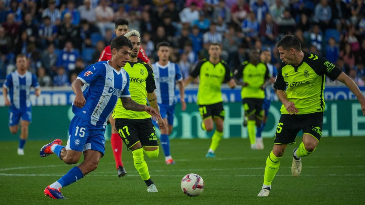 Carlos Martín en imagen en el choque de la primera vuelta frente al Real Betis. Foto: JORGE MUÑOZ