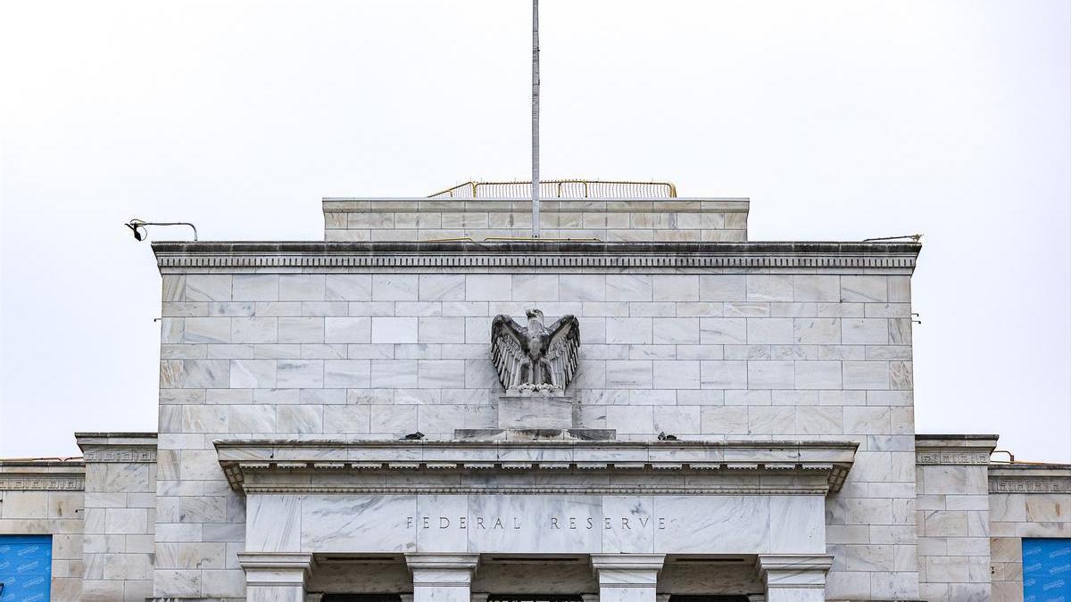 Parte superior del edificio de la Reserva Federal de Estados Unidos en Washington.