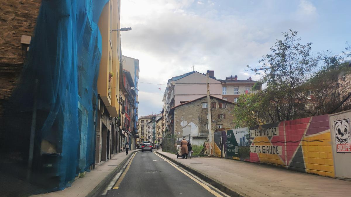 Vista en primer plano, del inmueble que se va a demoler en el plan de reurbanizacion integral del Arragueta.
