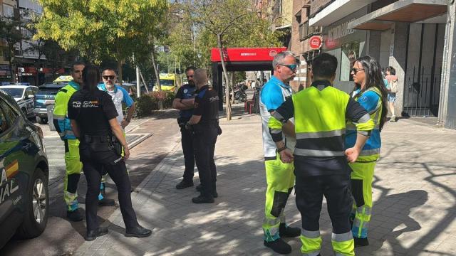 Agentes de policía y profesionales sanitarios desplazados a Arganzuela.