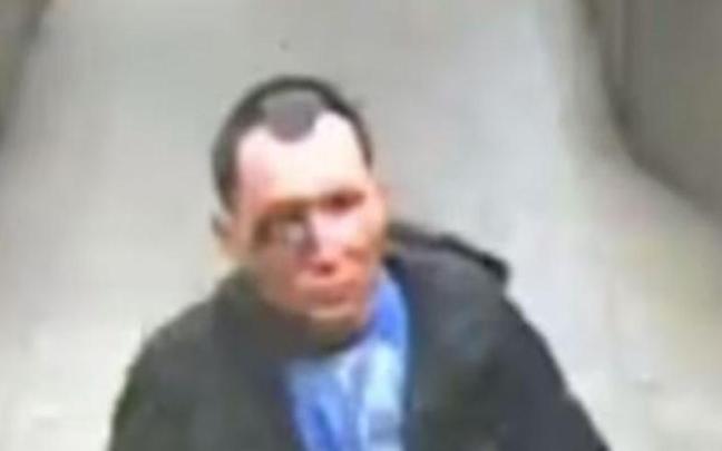 Ezedi, con una herida en el ojo y la mejilla. / Policía Metropolitana de Londres Ezedi, con una herida en el ojo y la mejilla.