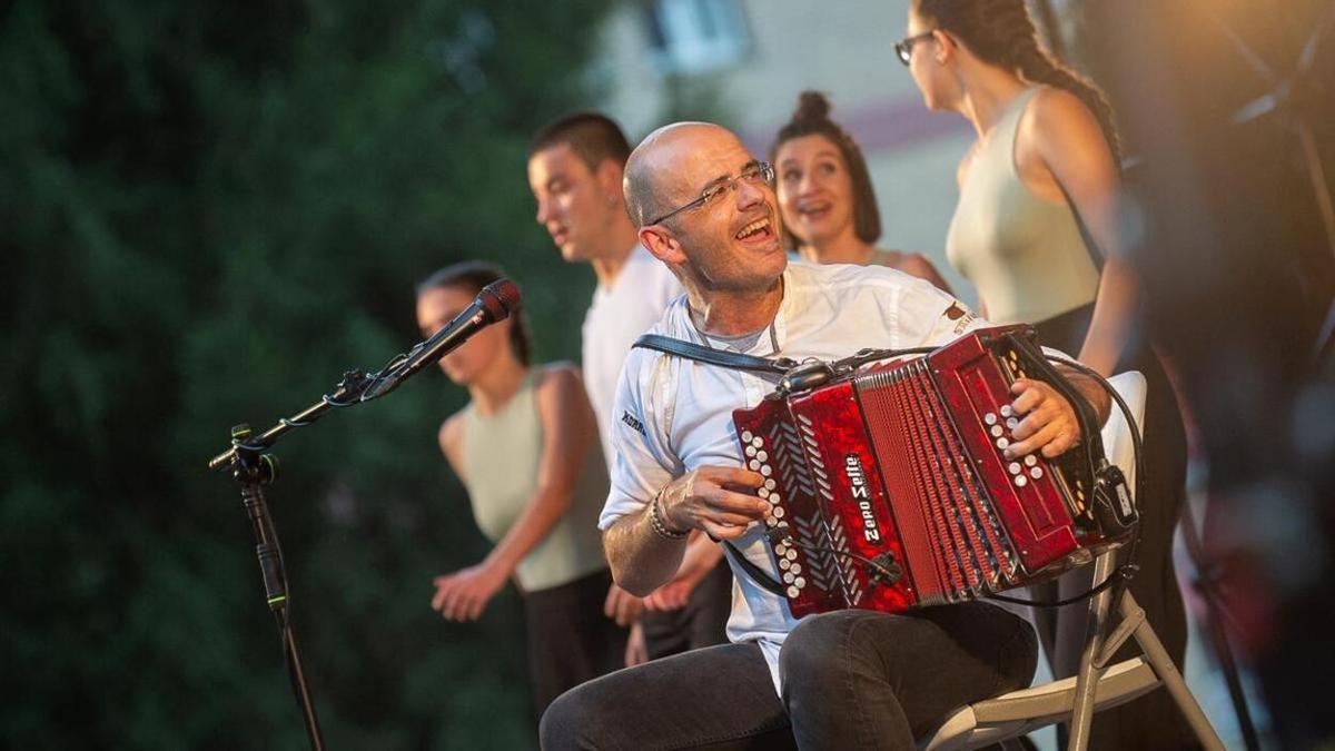 El grupo Korrontzi, en pleno concierto