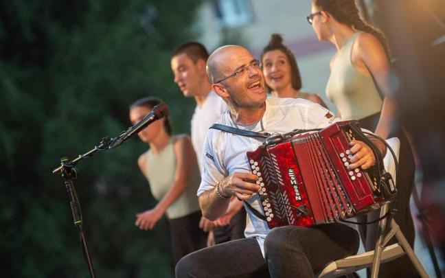 El grupo Korrontzi, en pleno concierto