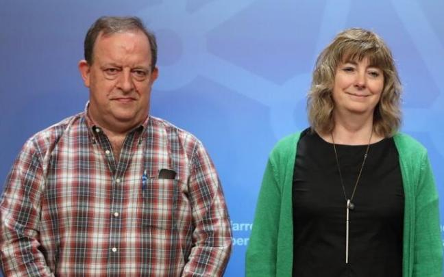 Mikel Arregi, director del Instituto Euskarabidea y Ana Ollo, consejera de Relaciones Ciudadanas