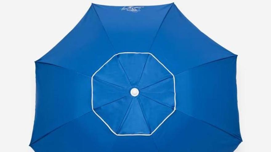Perspectiva de la sombrilla de Playa Sun & Surf Premium de Decathlon