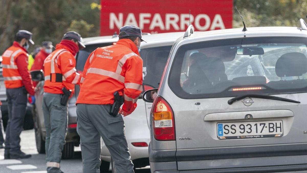 Control de alcohol y drogas de la Policía Foral en Endarlatza.