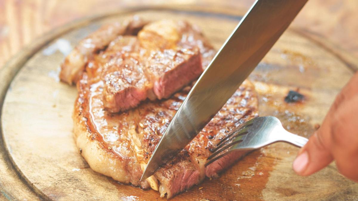 Tras el corte de la carne, la vista dirá si el filete está en su punto.