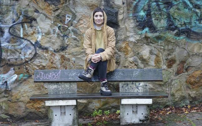 Maytek erabaki du modu kontzientean hizkuntzara (ber) gerturatzea.