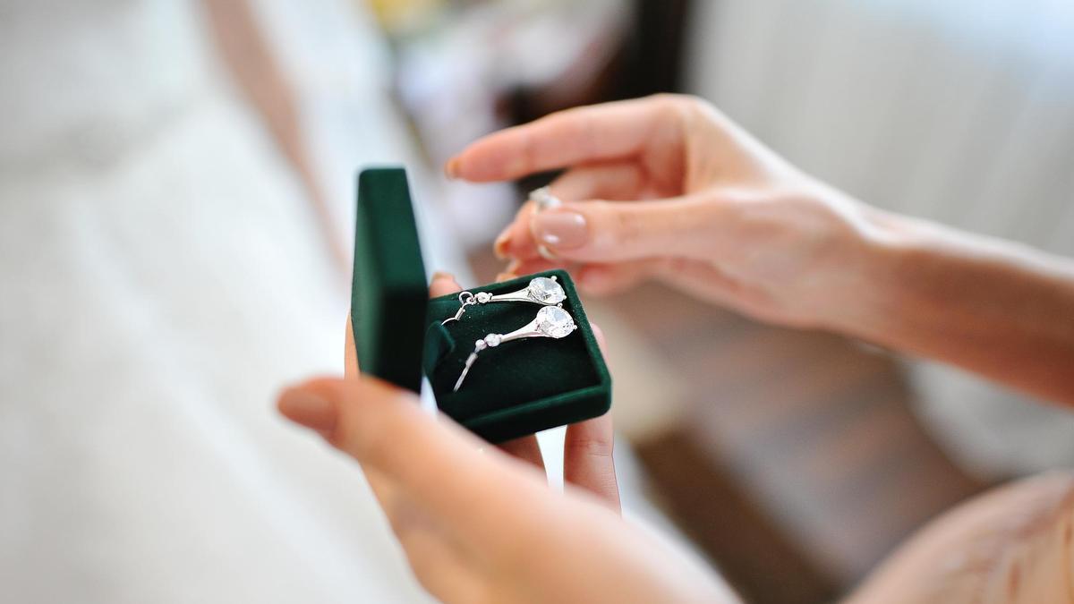 Pendientes elegantes de plata.