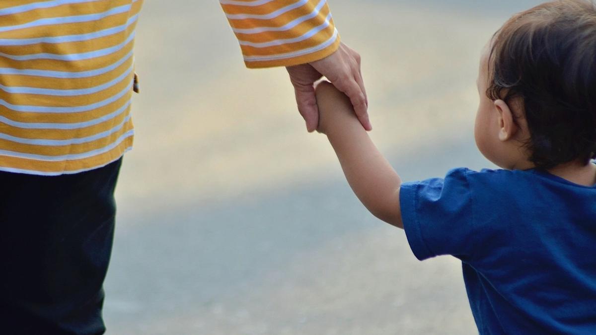 El miedo a no poder afrontar los gastos de un hijo, uno de los motivos para descartar tener hijos.