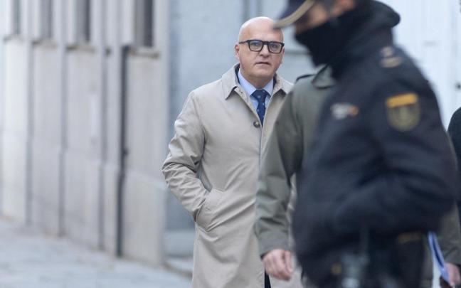 El senador del PP y expresidente de la Diputación de Ourense José Manuel Baltar llegando al Supremo, en una imagen de archivo.