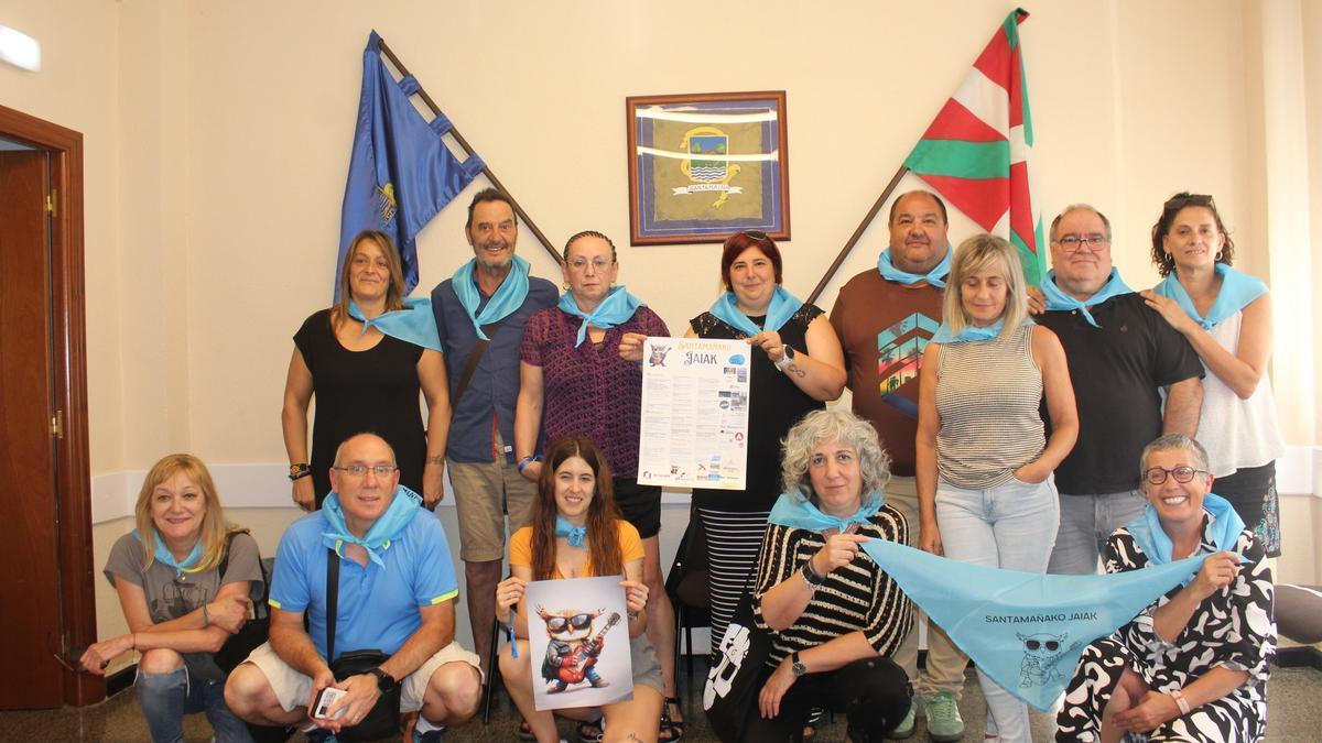 Representantes de la nueva comisión de fiestas en la presentación del programa.
