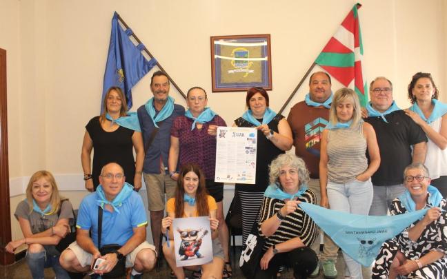 Representantes de la nueva comisión de fiestas en la presentación del programa.