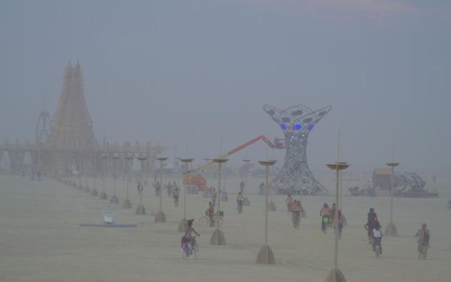 Asistentes al festival 'Burning Man' se han quedado atrapados en el desierto de Nevada.
