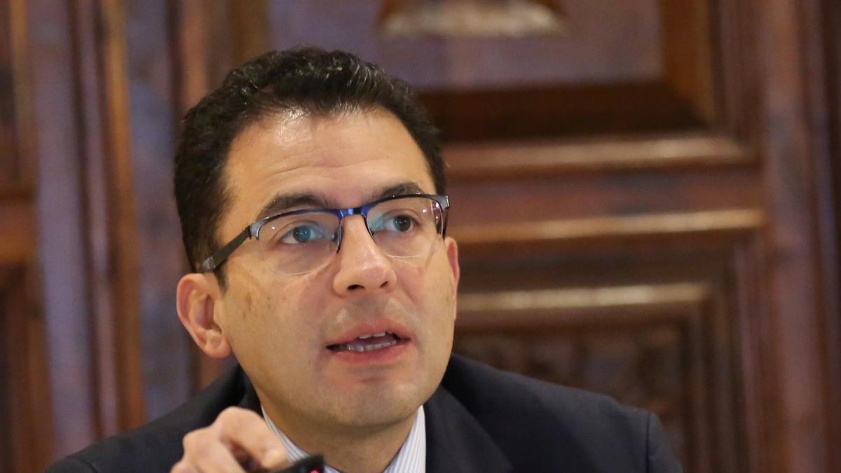 Miguel Cardoso asegura que la deuda pública no va a suponer un problema a corto plazo porque se ha hecho un esfuerzo por "extender el plazo de vencimiento aprovechando el entorno de tipos de interés bajos.