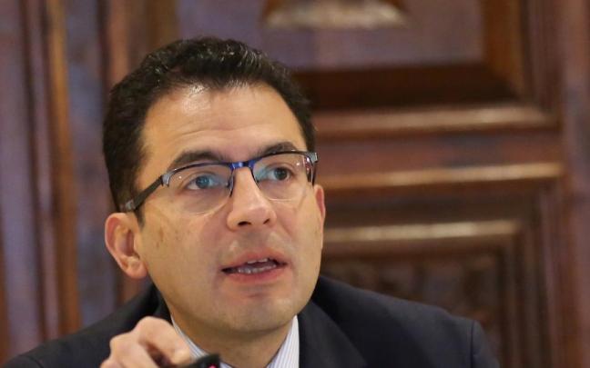 Miguel Cardoso asegura que la deuda pública no va a suponer un problema a corto plazo porque se ha hecho un esfuerzo por "extender el plazo de vencimiento aprovechando el entorno de tipos de interés bajos.