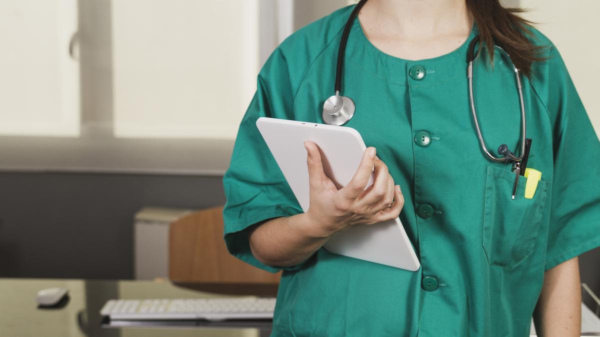Dedicarse a la enfermería va más allá de un simple trabajo y requiere tener bien desarrolladas capacidades como la paciencia, la empatía o la sensibilidad.