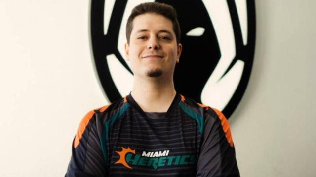 Su popularidad le ha llevado a formar parte del equipo profesional de deportes electrónicos para competir en la CDL en Estados Unidos.