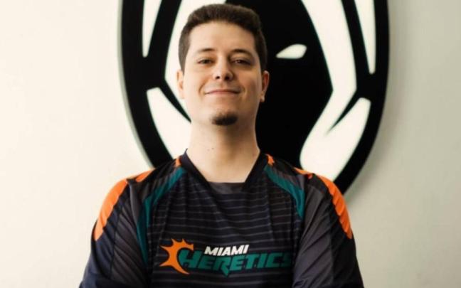 Su popularidad le ha llevado a formar parte del equipo profesional de deportes electrónicos para competir en la CDL en Estados Unidos.