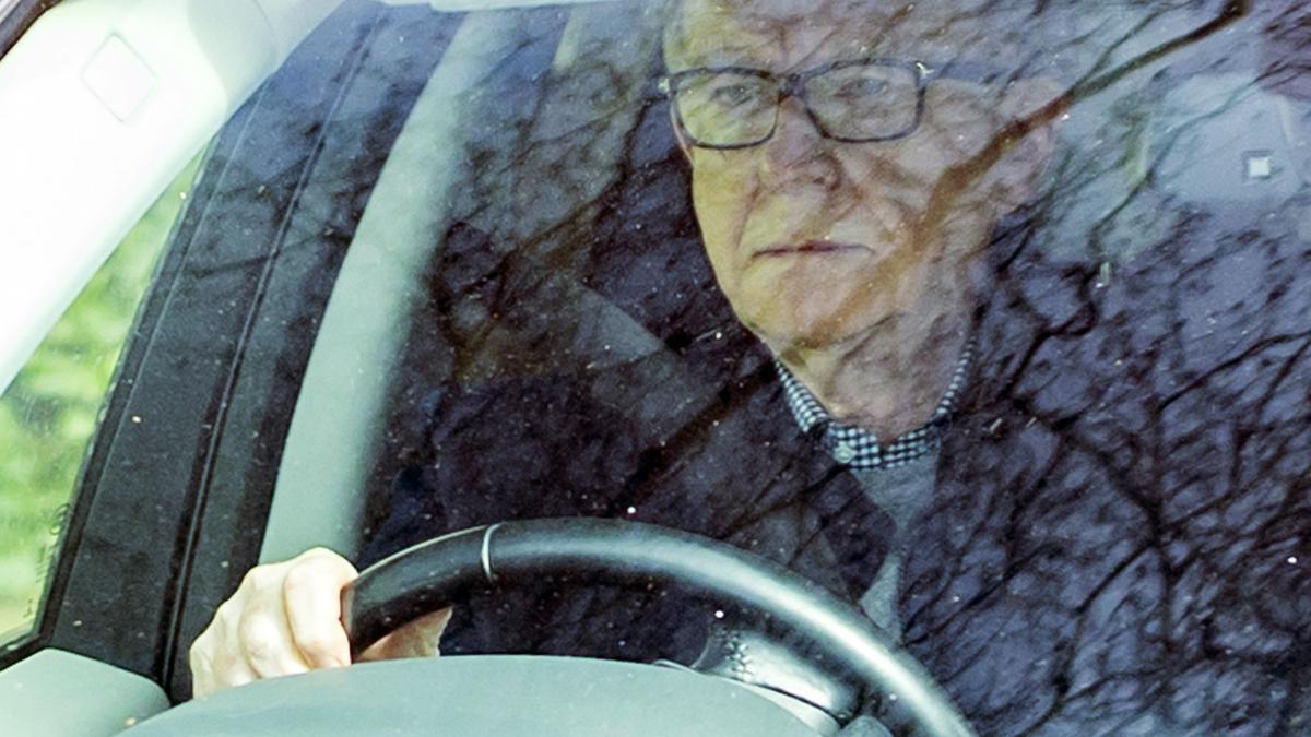 Mandelson, en su vehículo.