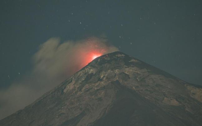 El volcán de Fuego de Guatemala entra en erupción. El volcán de Fuego de Guatemala entra en erupción.