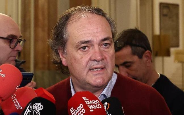 Aperribay, durante la comparecencia que ha ofrecido ante los periodistas desplazados a Roma. / REAL SOCIEDAD