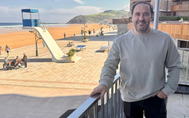 Iban San Martin en el Malecón de Zarautz.