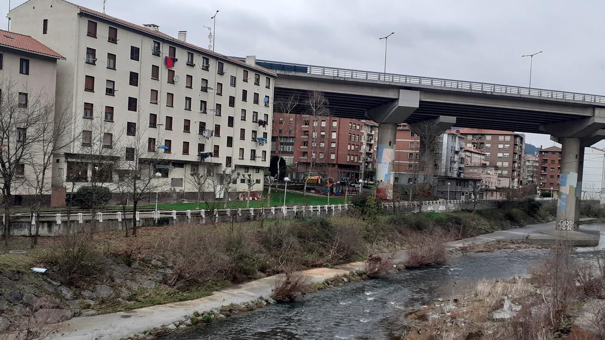 El bidegorri atravesará toda la villa de Ugao-Miraballes hasta conectar con el puente de Zeberio.