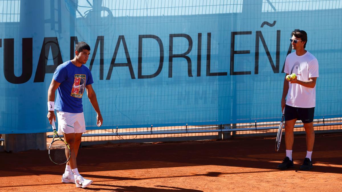 Carlos Alcaraz y Juan Carlos Ferrero, durante un entrenamiento.