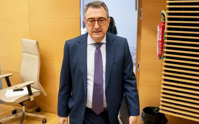 El portavoz del PNV en el Congreso, Aitor Esteban, este lunes, día en el que se han constituido 28 comisiones en la Cámara.