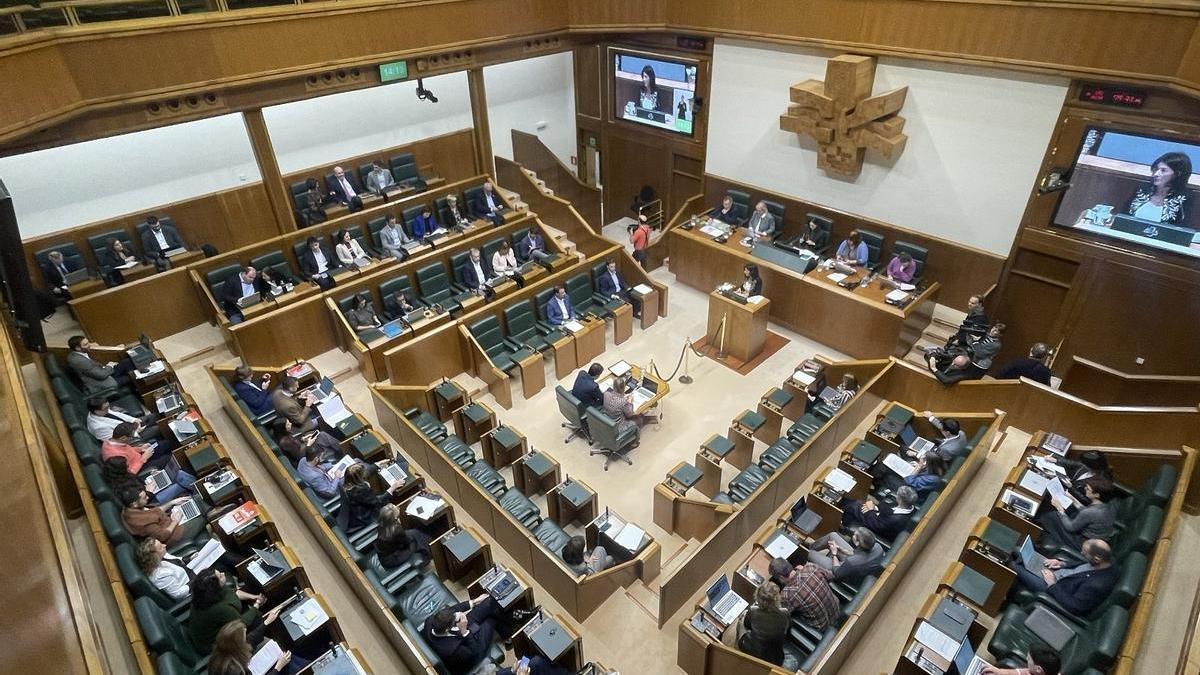 Pleno de este jueves en el Parlamento Vasco.