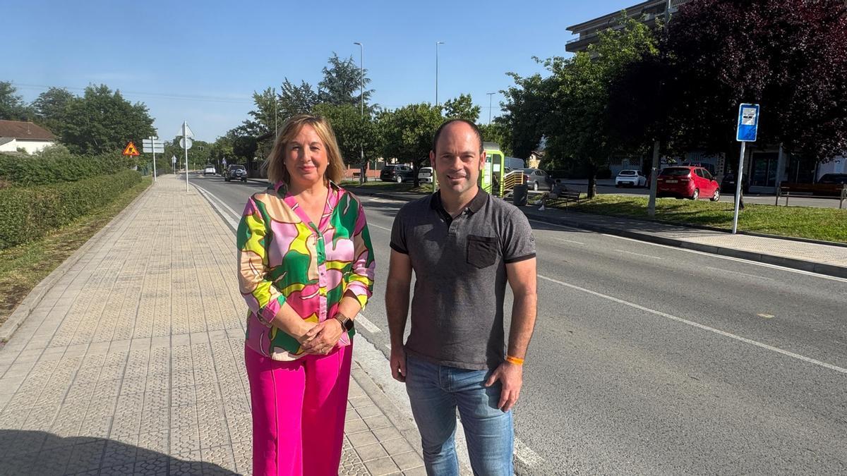 Edurne Maguregi y Mikel Urrutia, con la parada de Muntsaratz al fondo
