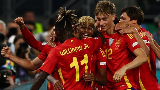 Los jugadores de la selección española celebran uno de los tantos de Lamine Yamal. / EFE Los jugadores de la selección española celebran uno de los tantos de Lamine Yamal.