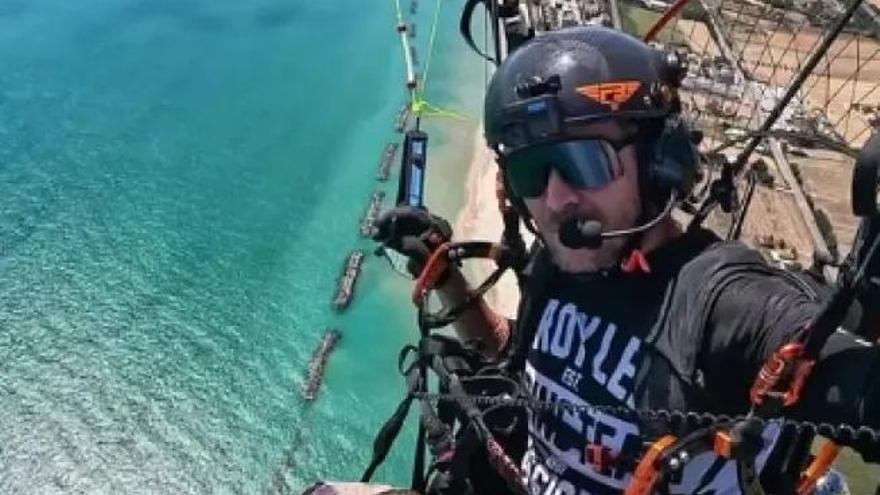 Publicación de Félix Baumgartner practicando parapente