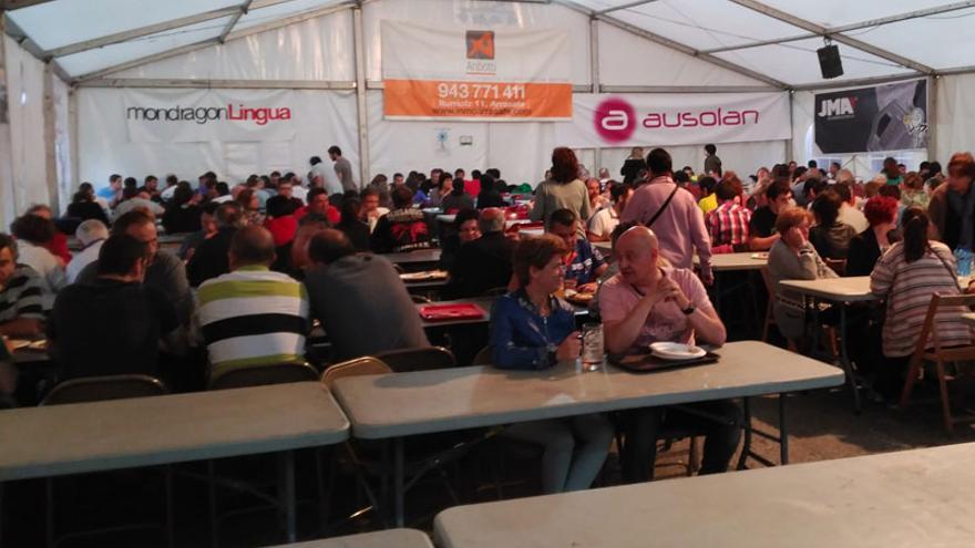 En la imagen, una de las ediciones de la Garagardo azoka en sus 25 años de recorrido.